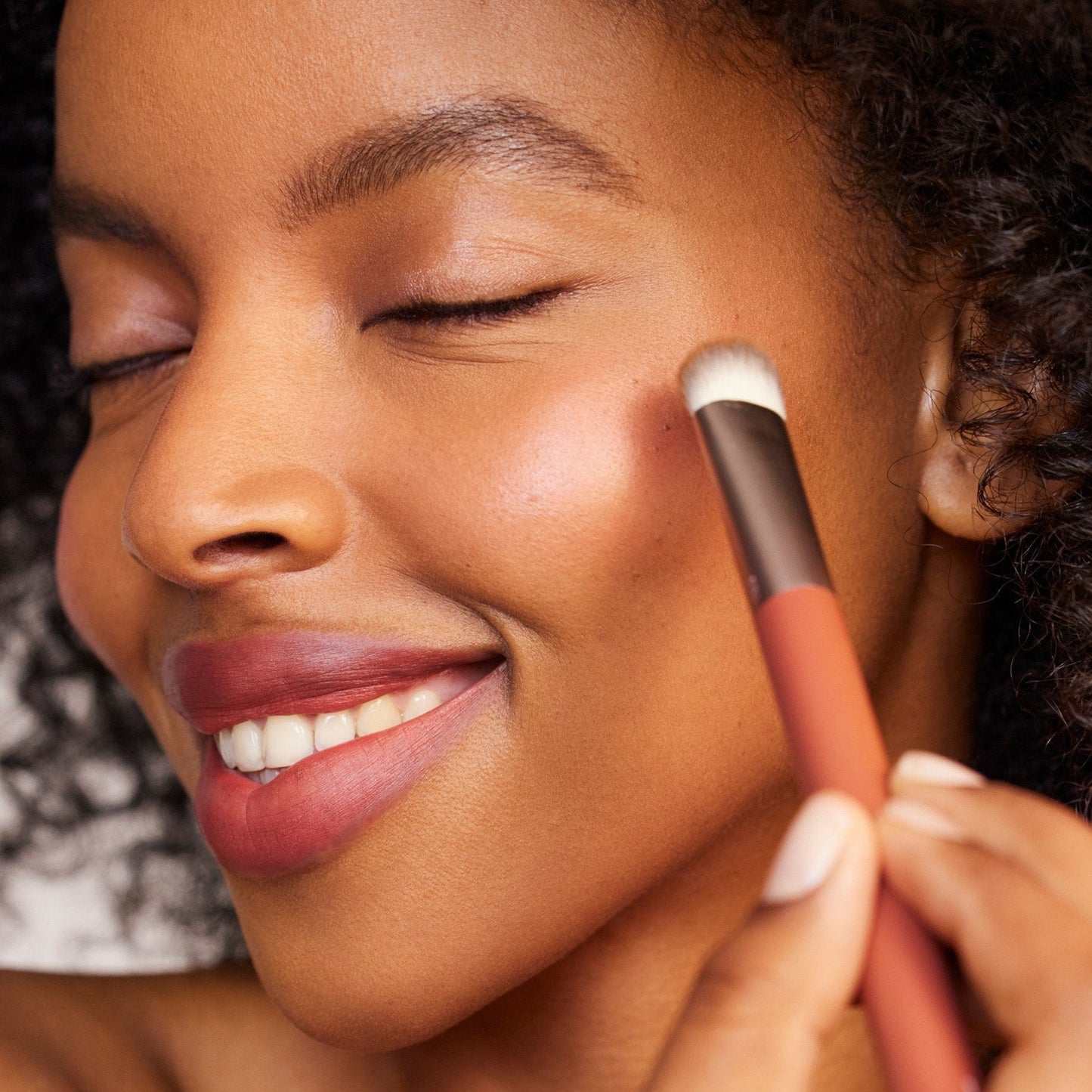 Number 4 Dual-Ended Concealer Brush